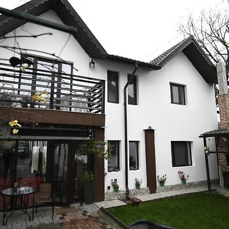 Upstairs Residence Târgu Jiu Exterior foto